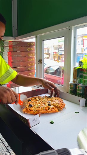 Adom pizza 🍕 😋