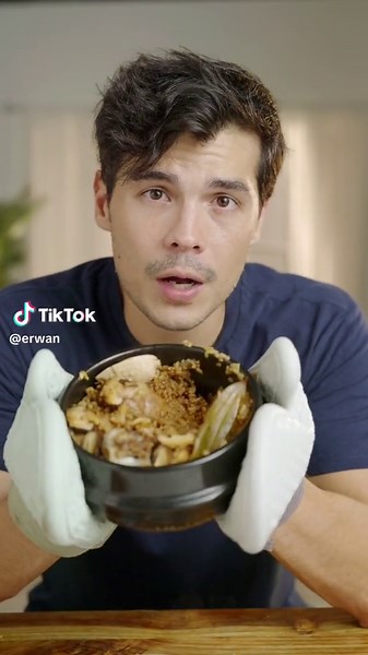 One-Pot Chicken Adobo Claypot Rice Recipe