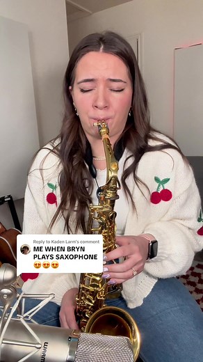 Talented Female Saxophonist Plays Alicia Keys with Cheesy Vibes
