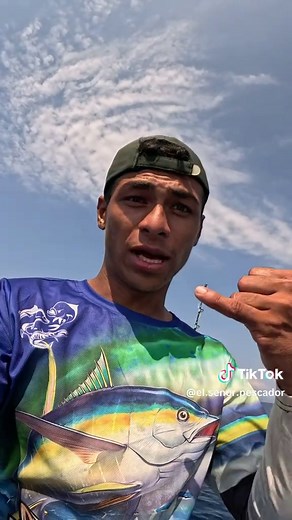 Sacando un Pez Vela en el Mar: ¡Una Aventura de Pesca!