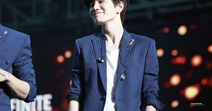 INFINITE's Sungjong Shows You How To Eat BBQ'd Bat