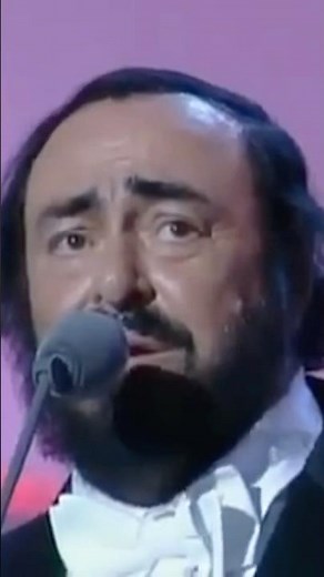 A soulful duet filled with magic; Maestro Pavarotti and Tracy Chapman perform Baby Can I Hold You 🤗