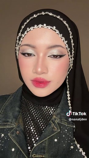 Plump & Juicy Lips: Timephoria Elixir Velvet Shine