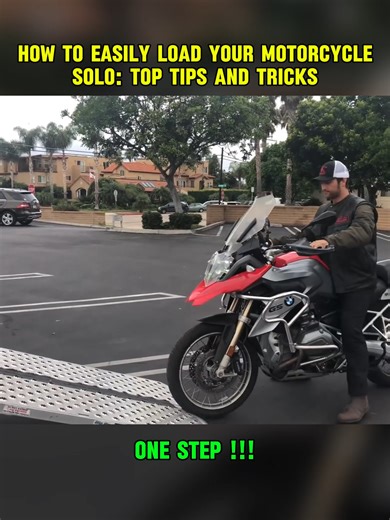 How To Easily Load Your Motorcycle Solo: Top Tips And Tricks #motorcycles #motorcyclesafety #bikelifeworld #moto #motorcyclemaintenance #maintenance #mechanic #howto #fyp #viralvideo