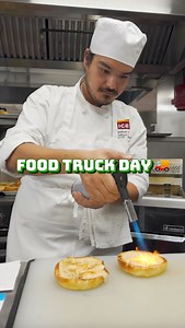 Order Up! It’s Food Truck Day 🚚✨ Our students set up their own mini “food trucks” in the kitchen — serving everything from poke bowls to stir fry noodles to crispy chicken sandwiches. 🍗🥗 Different groups cooked, plated, and served their creations to classmates and faculty, all ticket-in-hand like a real street food festival! Which dish would you try? 🤔 🧑‍🍳: @chefalbertlee #FoodTruckDay #ICEculinary #CulinarySchool #culinaryschool #FutureChefs #StreetFoodVibes #HandsOnTraining #LAfoodscene 