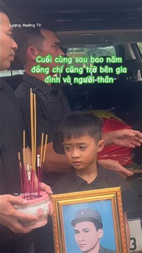 Finally, after so many years, the comrade returns to his family and loved ones #vietnamesesoldier...
