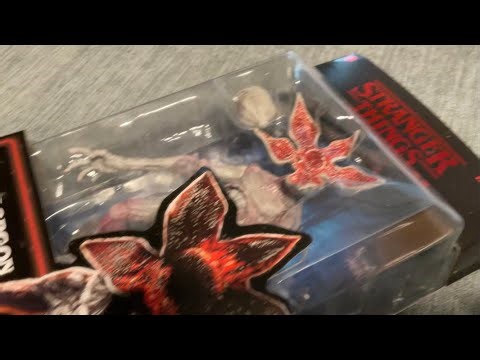 Unboxing Stranger Things Demogorgon action figure