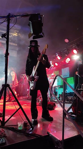 🎸🖤 Mick Mars of Live Wire Motley Crue Tribute 🖤🎸 #mickmars #mötleycrüe #tributebands #fypシ