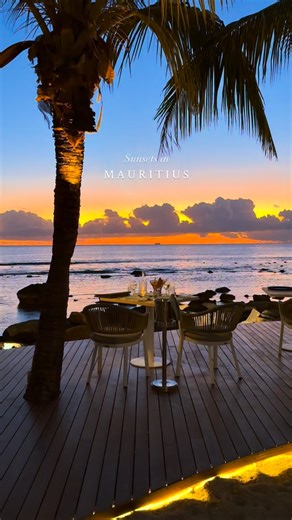 I’ve discovered the best place on Earth to watch sunsets! And it’s Mauritius 🌅✨ With its pristine beaches, crystal-clear waters in a breathtaking shade of blue, and lush landscapes, Mauritius is truly a paradise on Earth. From swimming with playful dolphins in the wild to exploring its vibrant coral reefs, every moment here feels like a dream. 🐬 The sunsets here are beyond words – a perfect blend of colors that melt into the horizon, leaving you in awe. Whether you’re lounging on white sandy s