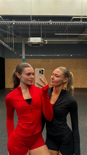 Ro Mitchell on Instagram: "Genuine love and support 🙏🤍 Female friendships that focus on GROWTH not gossip🙌 that focus on JOY not jealousy🙌 If your wanting to start the gym in the new year I’d definitely recommend training with your bestie 💕 keep each other accountable and push each other 🫶🏼 Sessions are 10x more fun and it’s a great way to build confidence🥰 Both wearing @womensbest Emphasize collection😍 my faveeeeee! You can use code FITNESSBYRO when shopping 🛒 link in my bio 🛍️🤍 - -