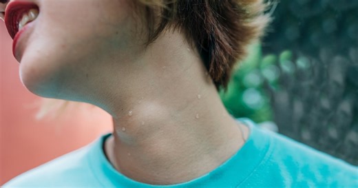 L'astuce pour éviter les auréoles de transpiration sous les bras (sur les vêtements)