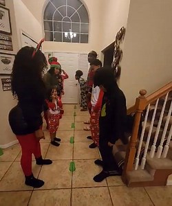 Family Fun.... 💚🎄🥰🙏🏽😘 Annette Mangham Neka Jackson Travina Ferguson | Shaquaya Jackson