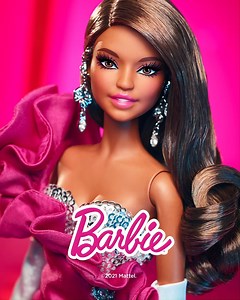 100K views · 2.7K reactions | A cor favorita da Barbie ganha vida em um estilo muito sutil e elegante com essa bela edição “Pink Collection II” . | Barbie | Facebook
