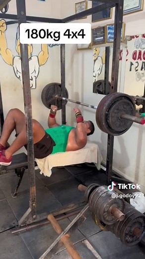Bench Press Workout: 180kg for 4 Reps Explained