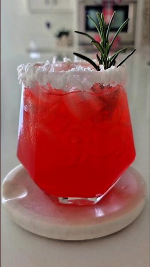 Dirty Santa Cocktail #howto #cocktail #holiday #drinkrecipes #cocktailrecipe #christmas #mixology