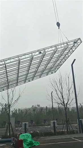 Outdoor LED screen frame structure installation #CreativeScreen #popular #ledscreen #factory