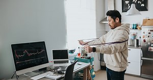 Workout While You Work: Easy Desk Exercises to Try on the Job