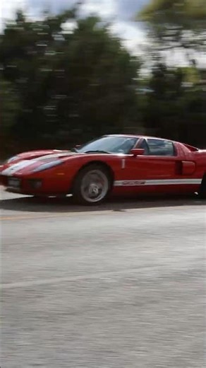 What sound does a Ford GT Make?