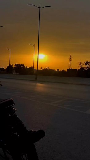 Sound...?? #fyp #unfreezemyacount #cd70caferacer #foryou #bumblebeebike #caferacers #foryoupage #bumblebeebike #talhabee #foryoupage #talhabike #caferacers