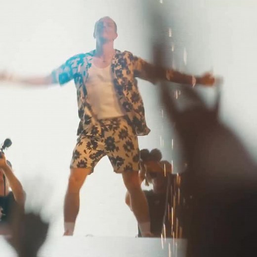 ALLE FARBEN - LIVE - BERLIN Sa. 13.06.26 | Strandbad Grünau LIVE ON STAGE: ALLE FAREBN | LAHOS | MATHILDA uvm. Schon zum dritten Mal begrüßen wir am 13.06.26 Weltstar ALLE FARBEN Live im Strandbad Grünau. Freut Euch erneut auf eine internationale und abgefahrene Show. Musikprogramm geboten MUSIC AUF 2 AREAS: BEACHSTAGE: @allefarben_official @lahos_music @mathildaa.music @djoy.offical @djmayze WALDARENA – JAWOLLA STAGE: @kopf_und_hoerer_official @ostekke @taktstorer.official @force_story_ @leonkr