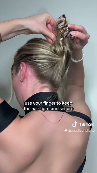 Step-by-Step Guide to Claw Clip Hairstyles