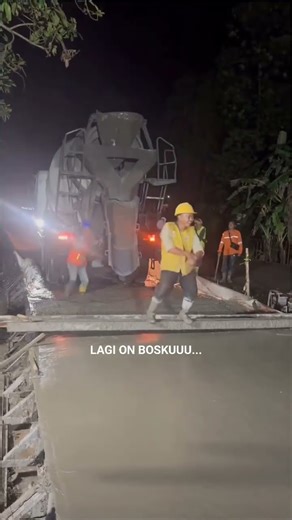 #Construction site | Labourer | Road work | Road casting | Construction labourers #labourers #road