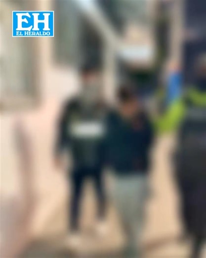 🚨 Milagro en la carretera 🙏 Un patrullaje de rutina frustró un presunto secuestro en la vía #Mocha #Tisaleo #Tungurahua . Una persecución, disparos y un siniestro terminaron con la víctima a salvo y dos aprehendidos. 🚓⚠️ 📰 Más detalles en la edición impresa de este domingo 15 de febrero. | El Heraldo Ambato