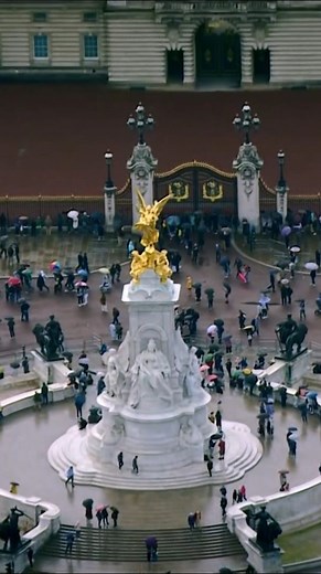 The moment the announcement of the Queen’s death was made public. Watch The Day The Queen Died on True Royalty TV. #RoyalFamily #Royal #Royals #PrinceWilliam #PrinceHarry #queenelizabeth #princesscatherine #princesskate #Princessdiana #KingCharles #MeghanMarkle #PrinceAndrew | True Royalty TV