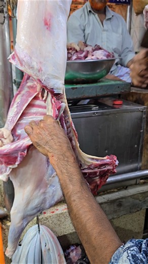 Excellent mutton rib cuttin🐐 |