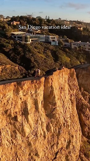 Come fly 🪂 #southerncalifornia #flytorrey #torreypinesgliderport #torreypinesbeach #california #sandiego #sandiegolife #sandiegoliving #sandiegocalifornia #sandiegoblogger #socal #socalliving #socalblogger #sandiegovacation #californiatravel | Torrey Pines Gliderport