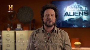 540K views · 15K reactions | Un grupo de geólogos exploraba los Montes Urales cuando descubrió restos metálicos de origen desconocido. Al investigar, identificaron estructuras con formas no convencionales, similares a OVNIs. El hallazgo causó asombro y especulación científica. Aún se desconoce el origen de los objetos encontrados.  Todo esto y más en tu pantalla de History #AlienígenasAncestrales | HISTORY | Facebook