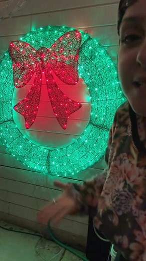 Bring Holiday Magic to Your Door with Our Pre-Lit Christmas Wreath! 🎄✨ Transform your home into the ultimate festive retreat with our stunning 60-inch Pre-Lit Christmas Wreath! With 400 warm white LEDs and a classic red bow, this wreath is sure to shine brightly and add a touch of holiday elegance to any door, garage, or balcony. 🌟 ✅ 60-Inch Grand Size – Makes a statement wherever you hang it ✅ 400 Warm White LEDs – Pre-lit and ready to glow, no setup required! ✅ Remote Control & Timer – Set i
