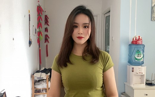 丰满的女生穿紧身衣是啥样？身材曲线一览无余，这身材绝了