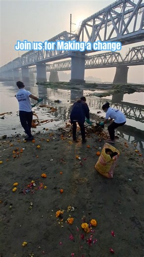 NOT ALL HEROES WEAR CAPESSOME CARRY GARBAGE BAGS!🧹😎#sanskritiyouthfoundation #cleanindia #ashortaday