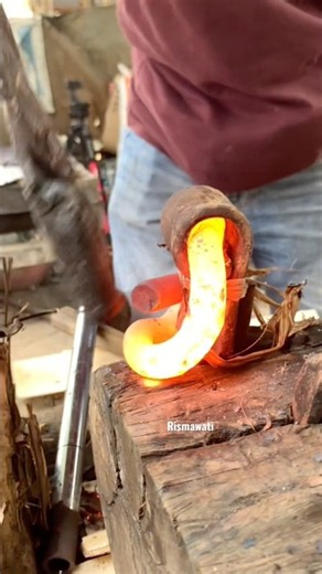 Technique for straightening steel using simple tools #metalwork #forgedfromiron #handmade #anvil