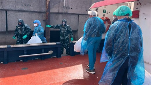 POČELO JE: Prva grupa putnika sa "kruzera smrti" se iskrcala, evo šta će dalje biti sa njima (FOTO)