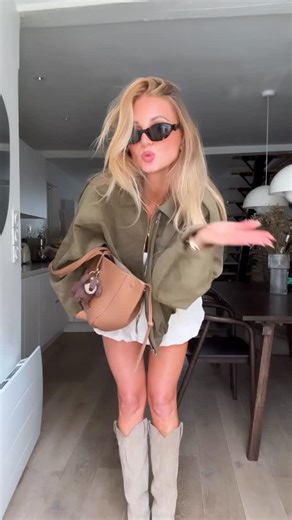 Jessica V | Fall outfit 🍂 Having fun styling autumn pieces 🤍 | Instagram