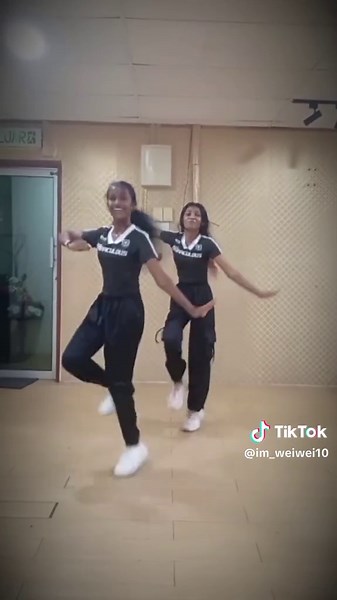 🔥💃🏻!.@LP Dancerz 💃🔥 #dancrz #flashdances #trend #viral #dancewithus💃 @flash_dancers_