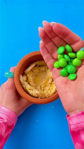 Waffle Wonderland: The Ultimate Eating Challenge! 🍴🧇