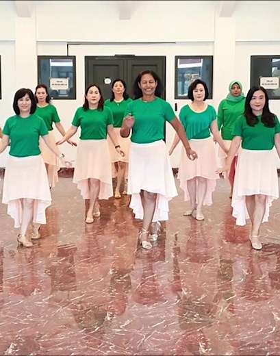 Line Dance Beginner - LET YOUR LOVE FLOW