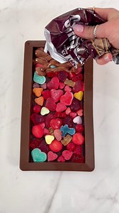 Valentine's Day Chocolate Bar #diy #valentinesday #chocolate | Candy Funhouse