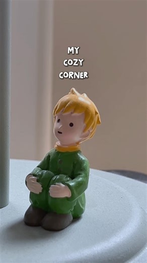 Been a while since I showed the bits and pieces of my cozy corner desk setup, so here's a peek 🥰