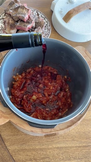 Ree Drummond - The Pioneer Woman on Instagram: "Short rib pasta sauce in The Pioneer Woman pressure cooker. Bringing this back from last year because it was SO impossibly good. Took about an hour. A meaty miracle!!! (Pressure cooker is in Walmart stores and it’ll be your best bud!)"