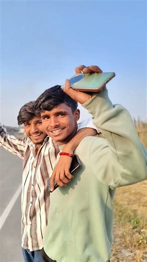 mujhe Femous Hona Hai #love #shorts #ytshorts #hindisong #couplevideo