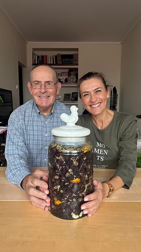 Fátima Lopes on Instagram: "A receita do meu pai para curtir azeitonas. 㮝"