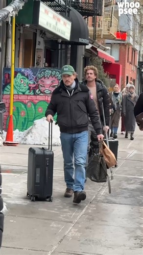 Pedro Pascal is spotted in New York City and suddenly breaks into a quick run, turning a normal sidewalk into a headline. 👀✨ A few fans call out, others don’t even recognize him, and the comments split into one big topic: privacy vs fame. No drama on camera, just a fast moment that everyone reads differently. #PedroPascal #NYC #NewYorkCity #CelebritySighting #PopCulture #EntertainmentNews #PrivacyMatters #FameLife #StreetMoment #ViralReels #TrendingNow #HollywoodBuzz #ReelsTrending #CelebrityNe