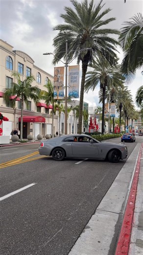 A Rolls-Royce Wraith pulled a bold move on Rodeo, cutting off Howie Mandel in a McLaren 750S Spider. The Wraith’s massive V12 and silent surge made the maneuver look effortless, while the 750S’s razor-sharp reflexes kept things clean. Wild contrast seeing luxury comfort go head-to-head with supercar precision in real traffic. #RollsRoyce #McLaren #carspex #fblifestyle | CarSpex