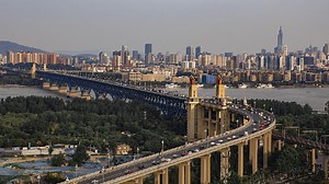 Live: A look at the view of China's Nanjing Yangtze River Bridge