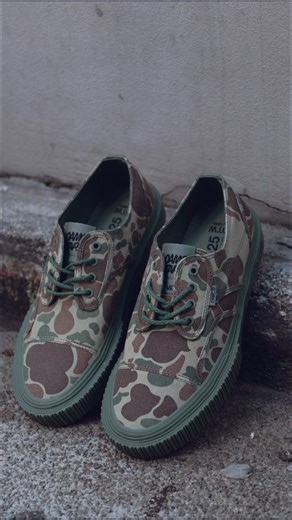 OTW by Vans x OAMC x WTAPS 三方聯乘強勢襲來！ 座標米蘭、東京、洛杉磯的三個品牌透過今次系列展示了他們對各自城市的熱愛。無論是城市的競爭、速度、活力、污穢或美麗，都充滿著一個城市的態度，是不同集體的獨有風味，像迷彩一樣堅韌、充滿挑戰。 厚實的Duck Canvas鞋面於加上側紋橡膠覆層包邊。鞋底更採用 V 型凸耳外底，提供卓越的抓地力和摩擦力，打造出兼具設計及性能的多功能鞋款。 Otw Sk8-Hi GI Lug & Otw Seylynn Lug Available in HOODS Central HK📍 | Vans