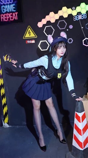 换身衣服~黨 #疯狂动物城我先cos上了#环绕渐变变装 #朱迪 #Cos正片 #变装